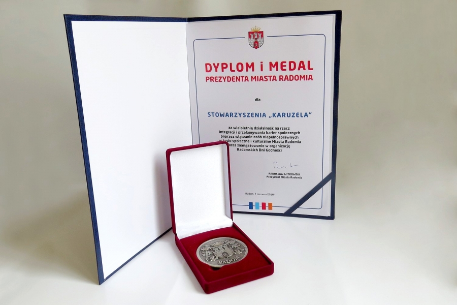 2018 Dyplom i Medal Prezydenta Miasta Radomia za wieloletnią działalność na rzecz  integracji